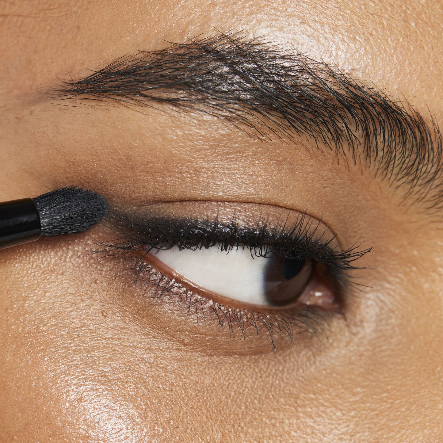 smudge-n-smoke-eyeliner-brush-d3 100824_elf_Shikin_Kohl_App_017_RGB_IGF.jpg