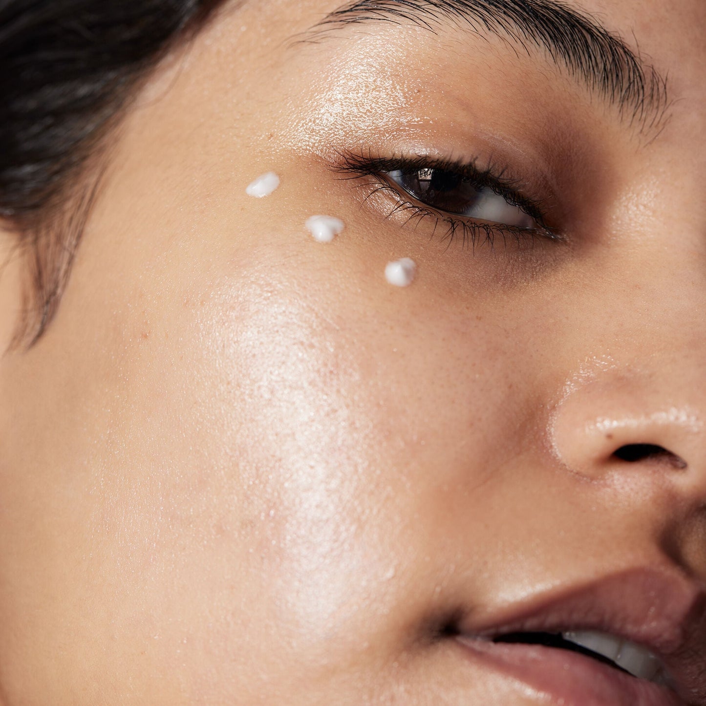 holy-hydration-eye-cream-o6 040822_Model_HH-EyeCream_116_RT1-V1_IGF_3f5819bb-8440-48d0-943c-ab2a2612d116.jpg