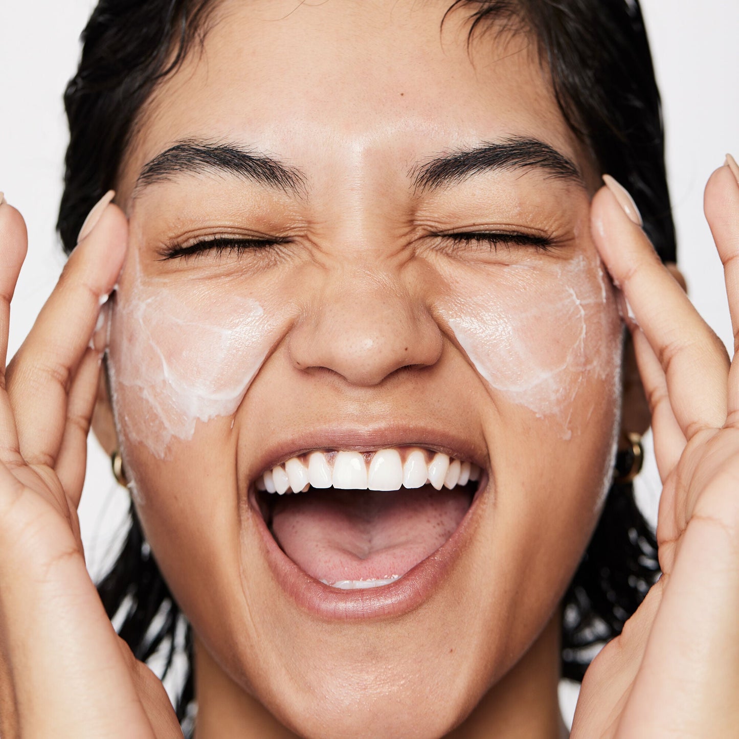 pure-skin-moisturizer-d8 040822_Model_Pure-Moisturizer_200_RT2-V1_RGB040822_Model_Pure-Moisturizer_200_RT2-V1_V1_IGF.jpg