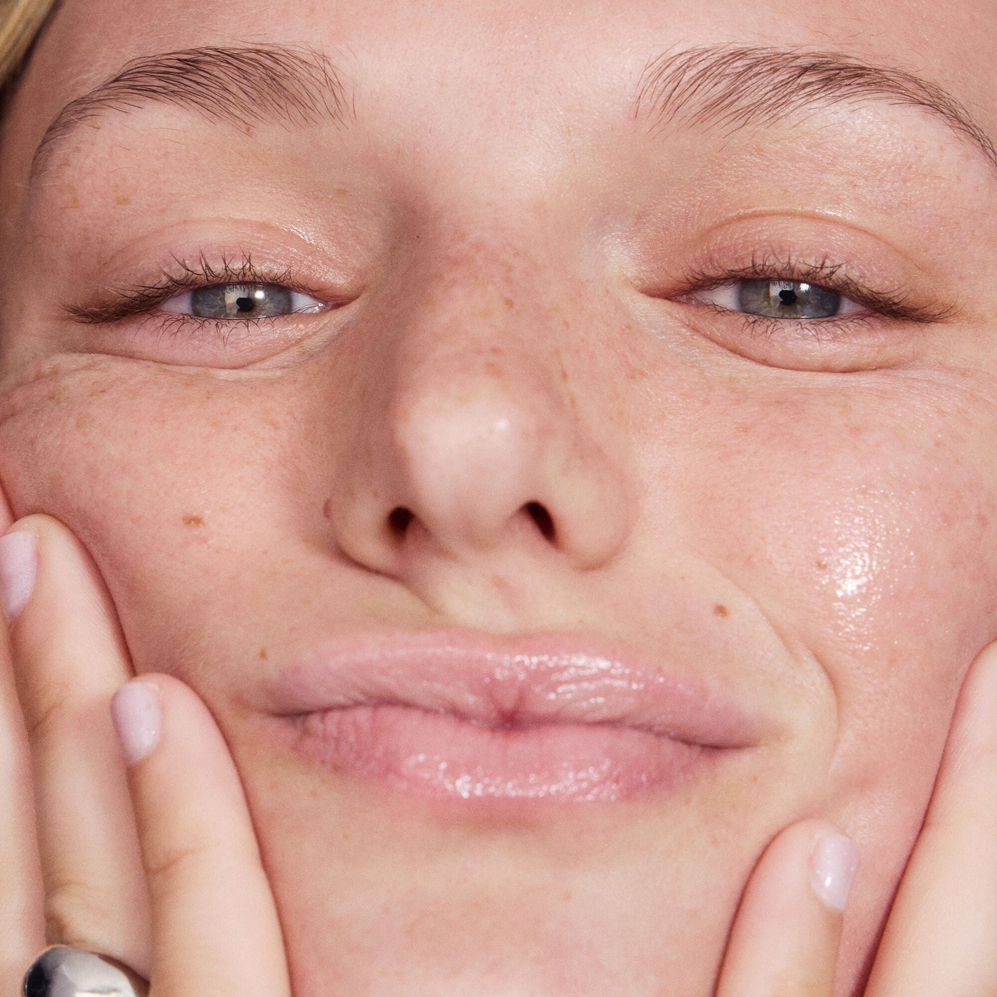 thirst-burst-pore-fecting-toner-h6 042125_SKIN_TBT_Madison_ModelApp_1086_RGB_IGF_b893cbea-7625-4cea-af34-1676ebd285ed.jpg