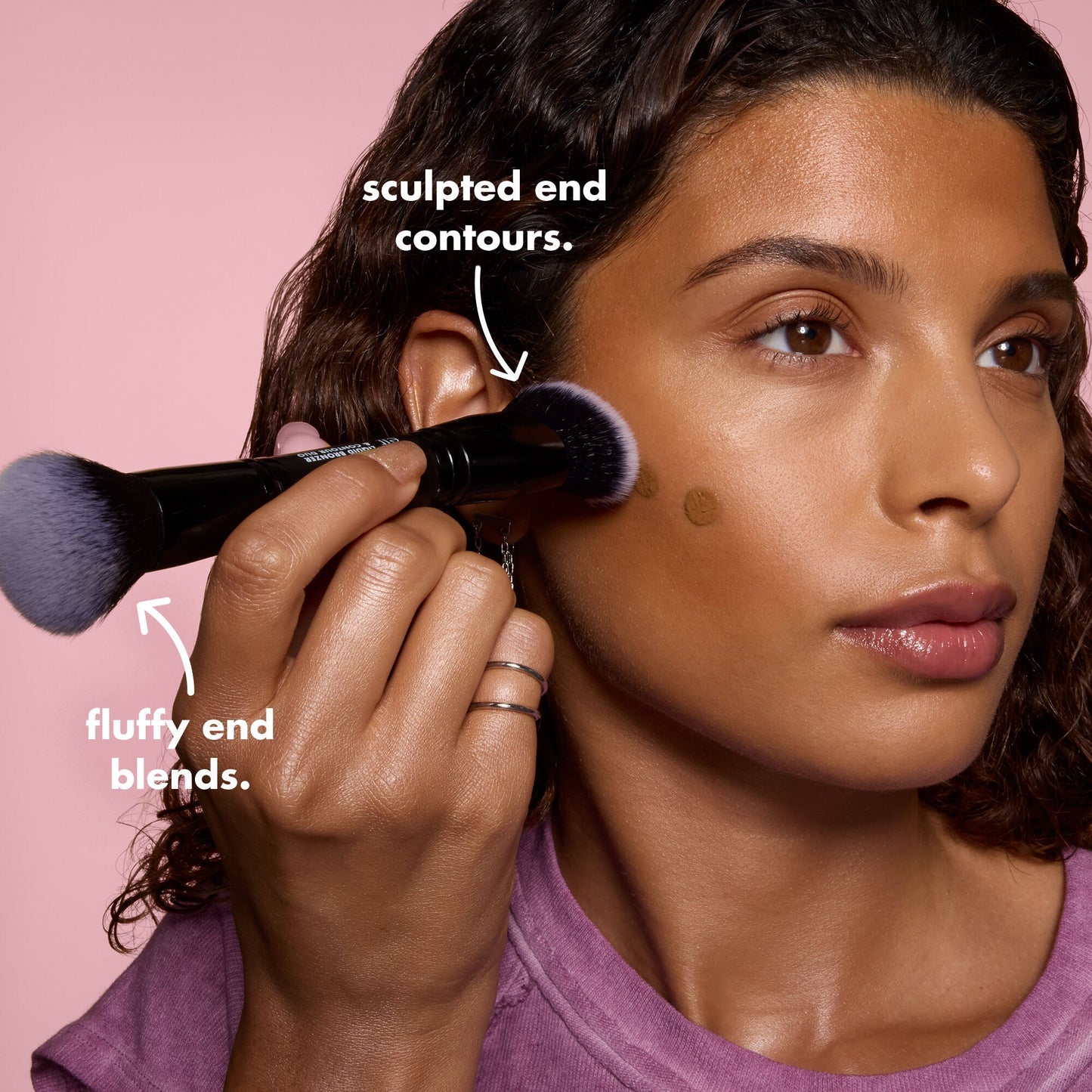 liquid-bronzer-and-contour-duo-brush-i1 0426_EDU_LiquidBronzer_ContourDuoBrush_BenefitModel.jpg