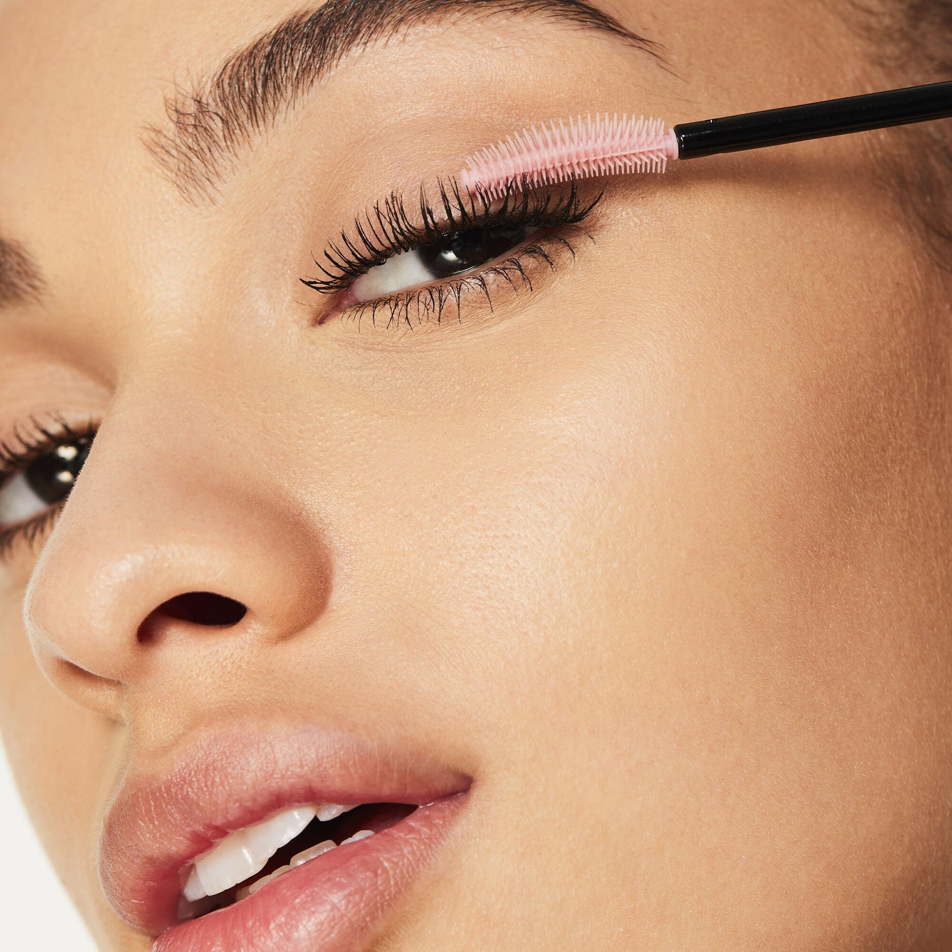 lash-n-roll-mascara-j8 052322_Adriana_LashRoll-After-Black_069_IGF_V2.jpg