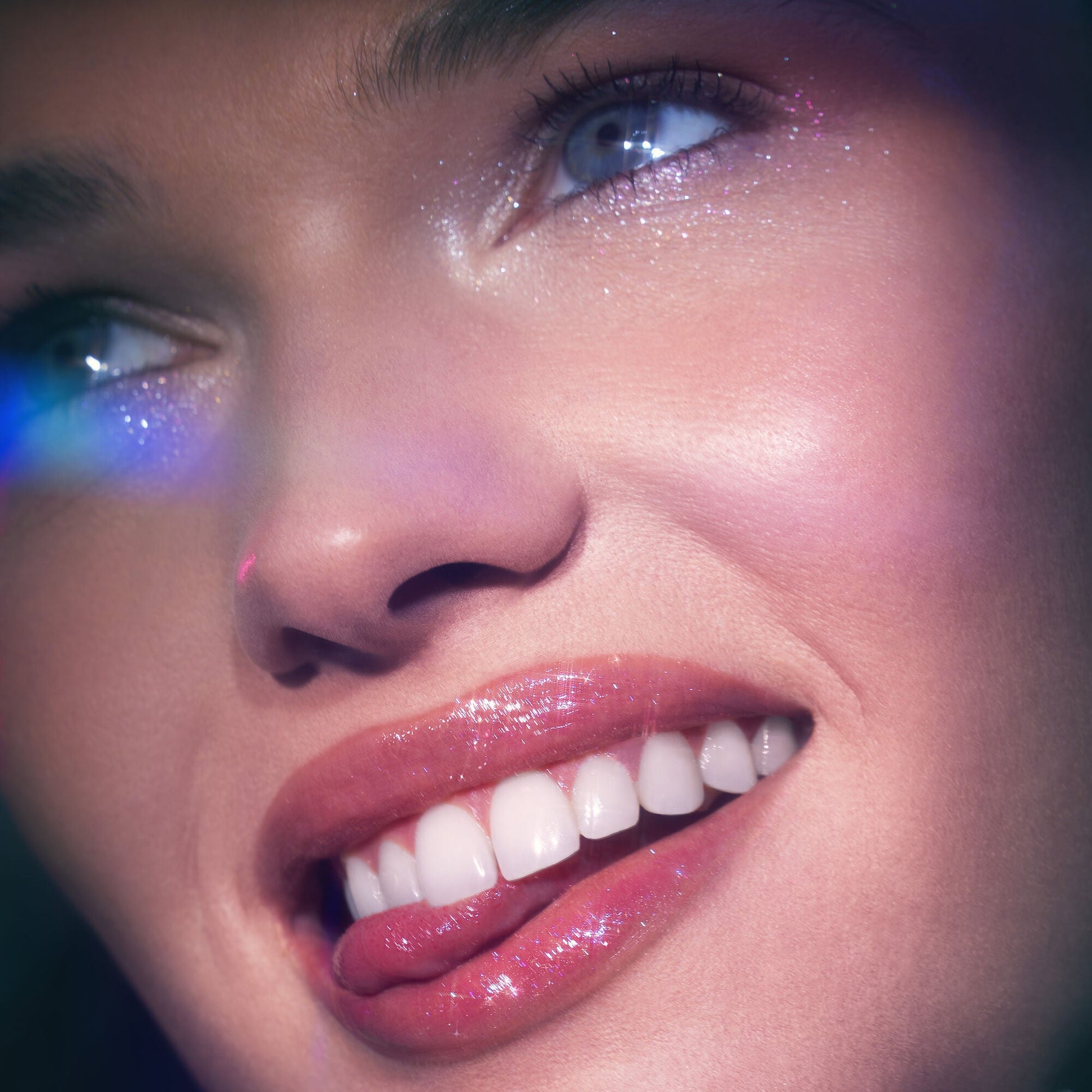 glow-reviver-lip-oil-glimmer-f5 053124_Lily_LipOil_OFace_FineAsFleck_0315_v4_RGB_IGF.jpg
