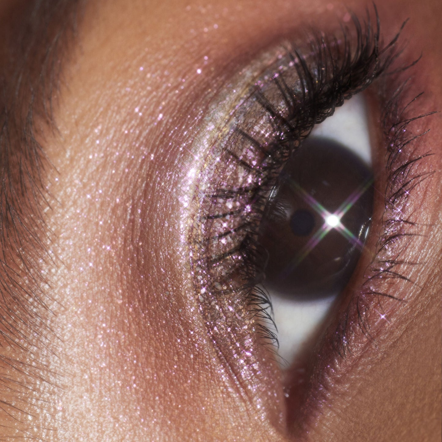 duochrome-liquid-eyeshadow-v9 061223_Chi_SparkPink_0023_FINAL_RGB_IGF.jpg