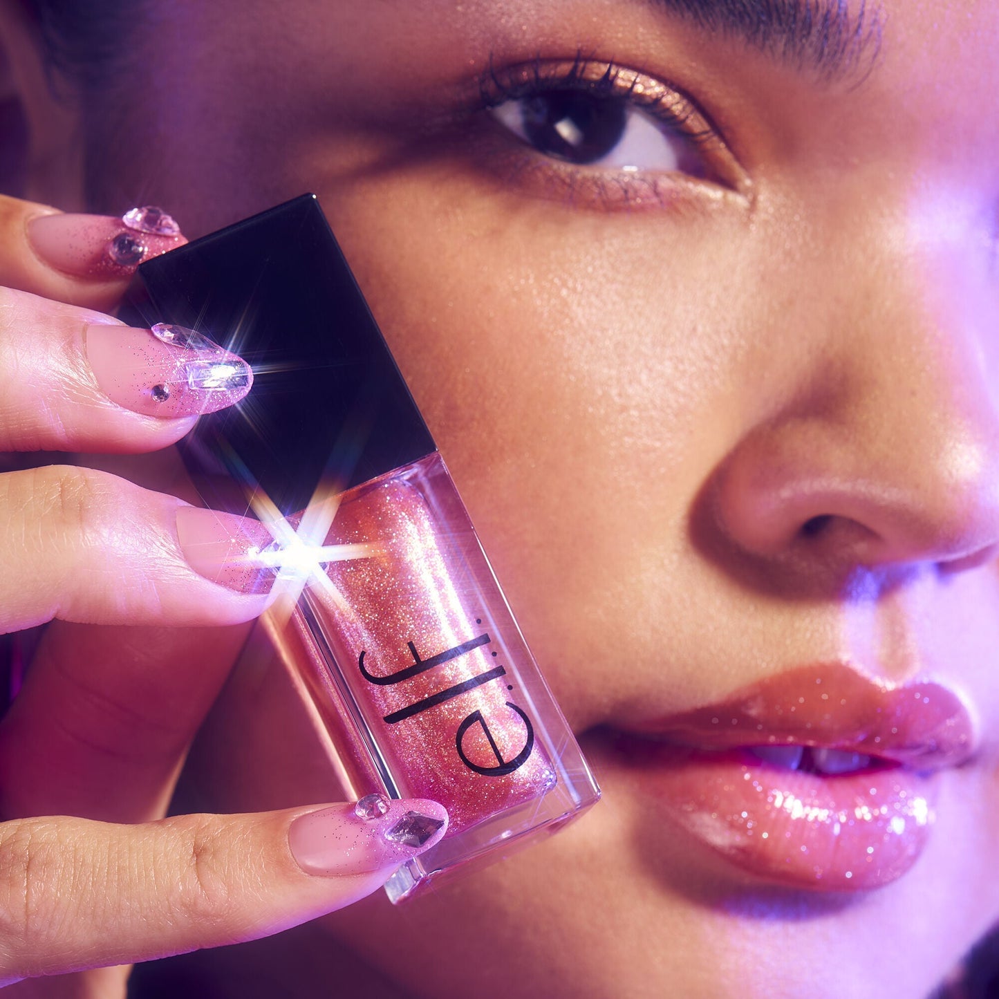 glow-reviver-plumping-lip-oil-k7 072225_Breanna_LipPlump_0391_2000x2000_0613e084-a418-44f9-b40d-c461b7a4b6db.jpg