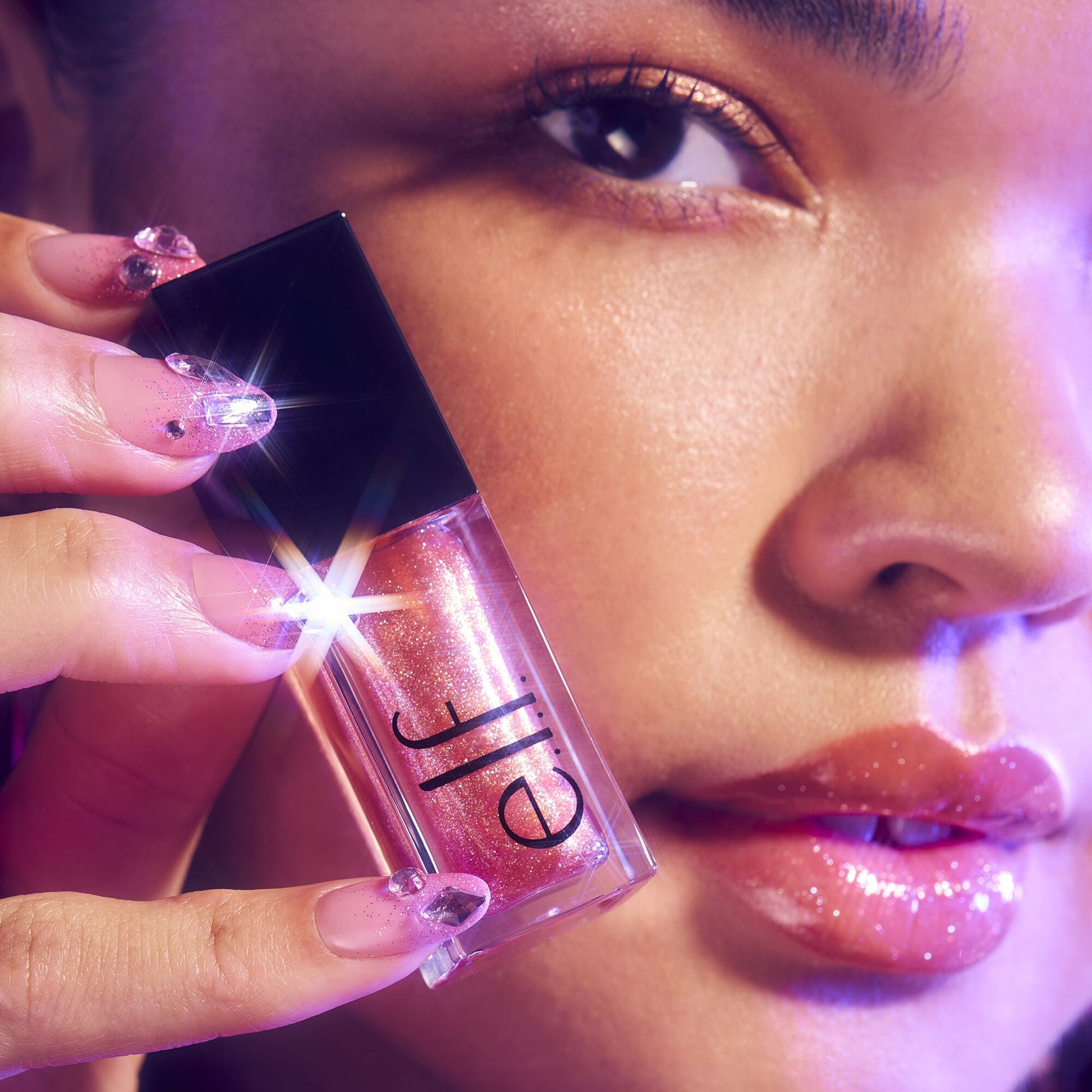 glow-reviver-plumping-lip-oil-k7 072225_Breanna_LipPlump_0391_2000x2000_0613e084-a418-44f9-b40d-c461b7a4b6db.jpg