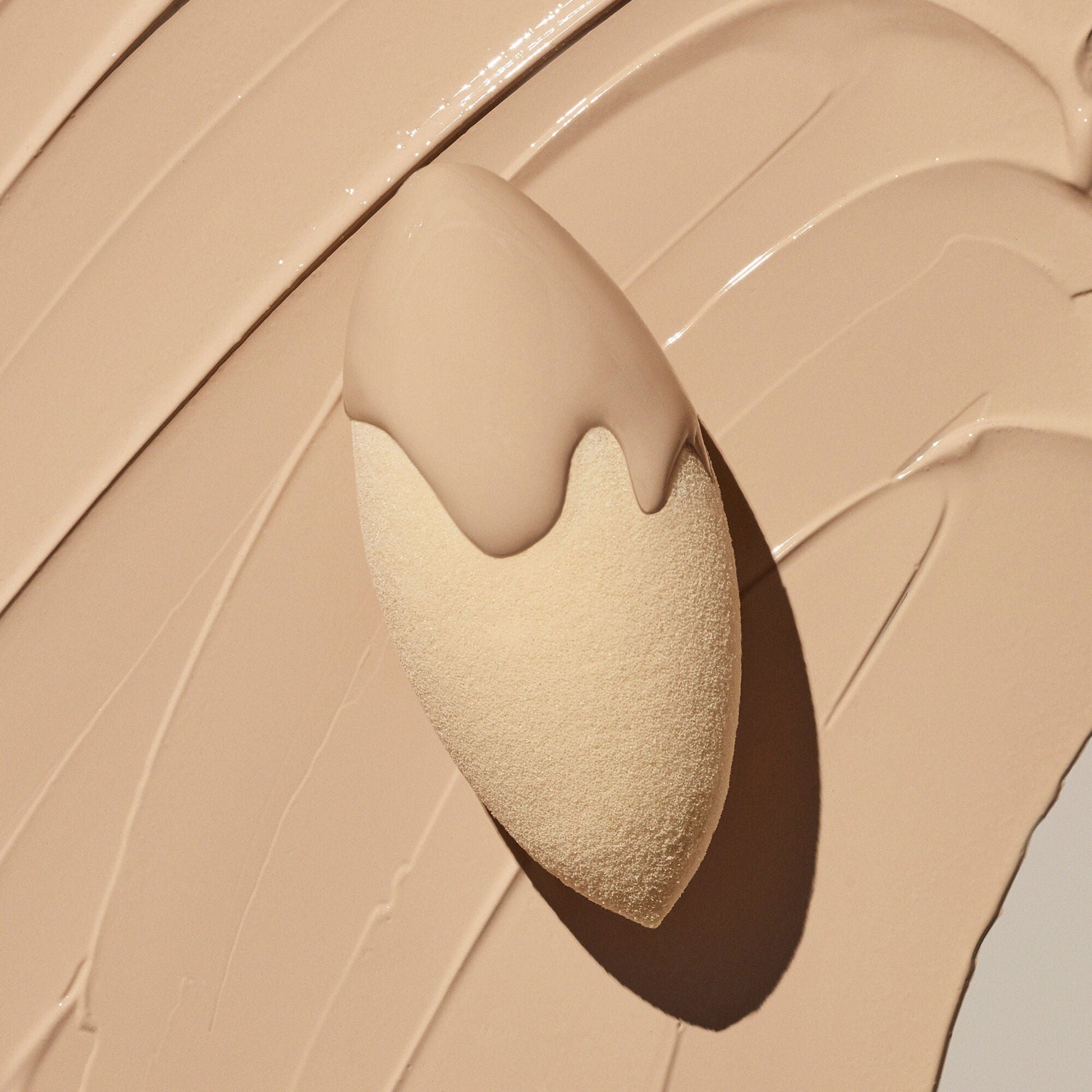 camo-concealer-sponge-o1 07312020_CamoSponge_009_IGF.jpg