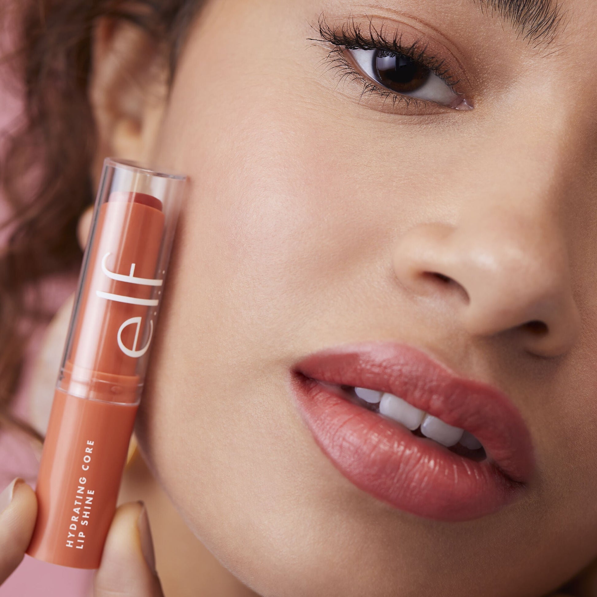 hydrating-core-lip-shine-m8 08112020_Alyssa_AmpItUp-0157_IGF_0dcd7b08-d8a1-41c3-a293-6fb7fa4ca7dd.jpg