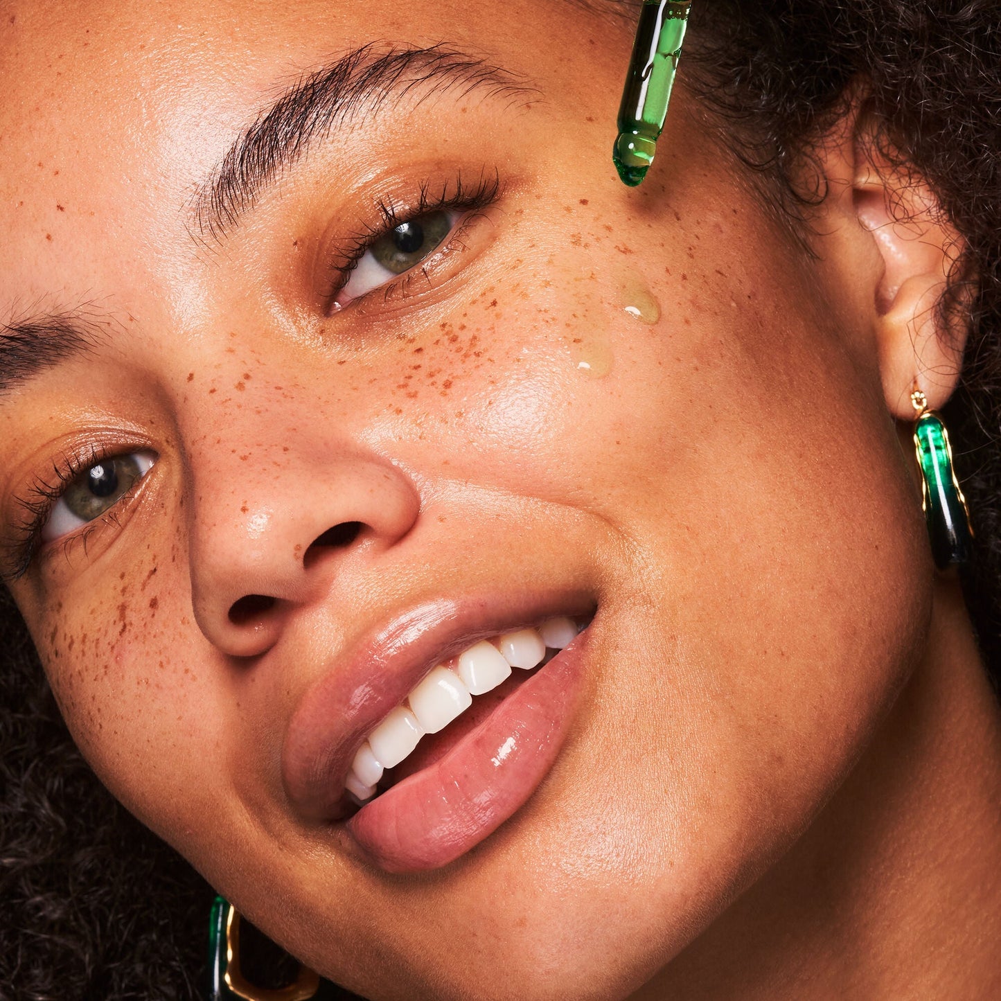 plz-clarify-facial-oil-y6 100924_SKIN_Drew_PlzC_App_005_v1_RGB_IGF.jpg