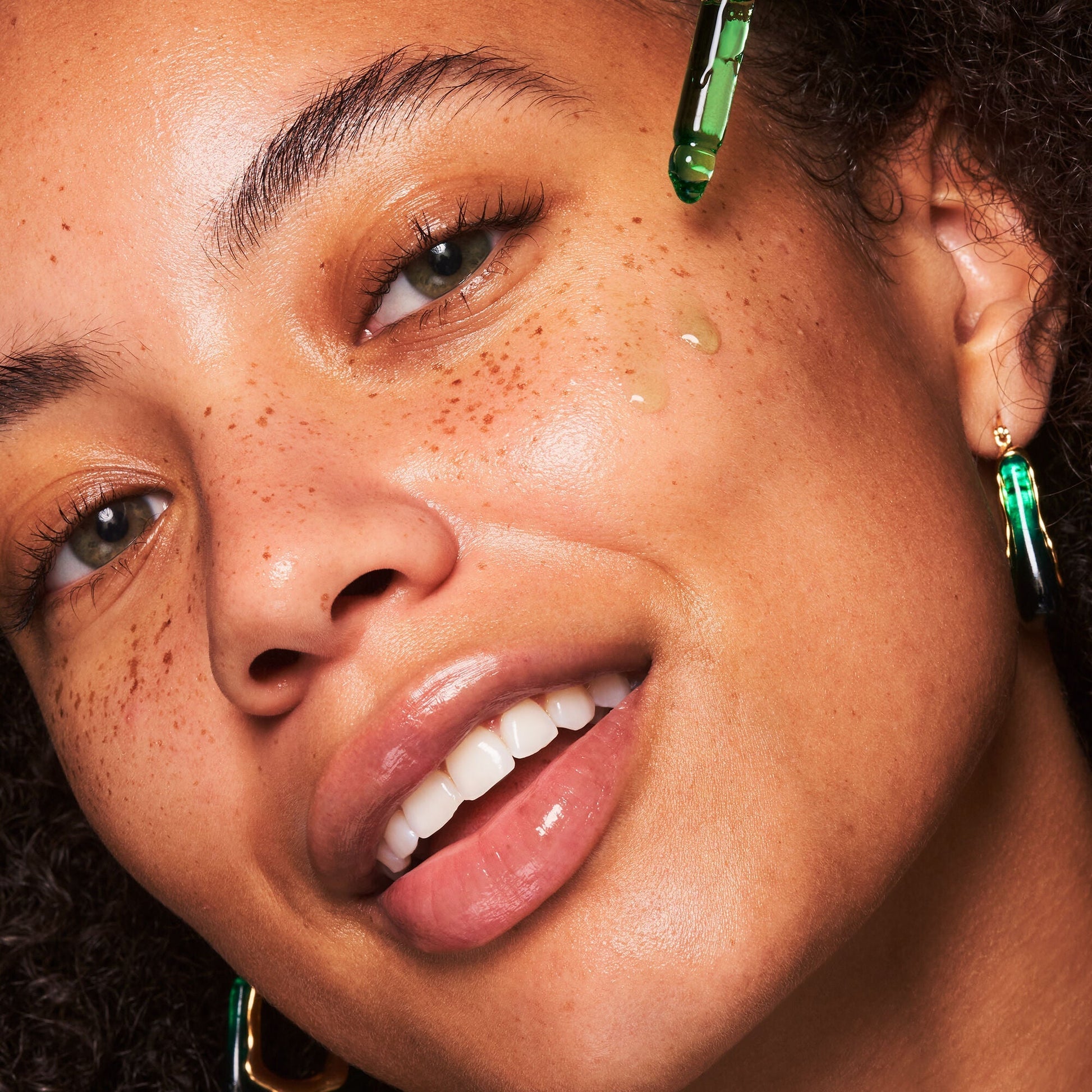 plz-clarify-facial-oil-y6 100924_SKIN_Drew_PlzC_App_005_v1_RGB_IGF.jpg