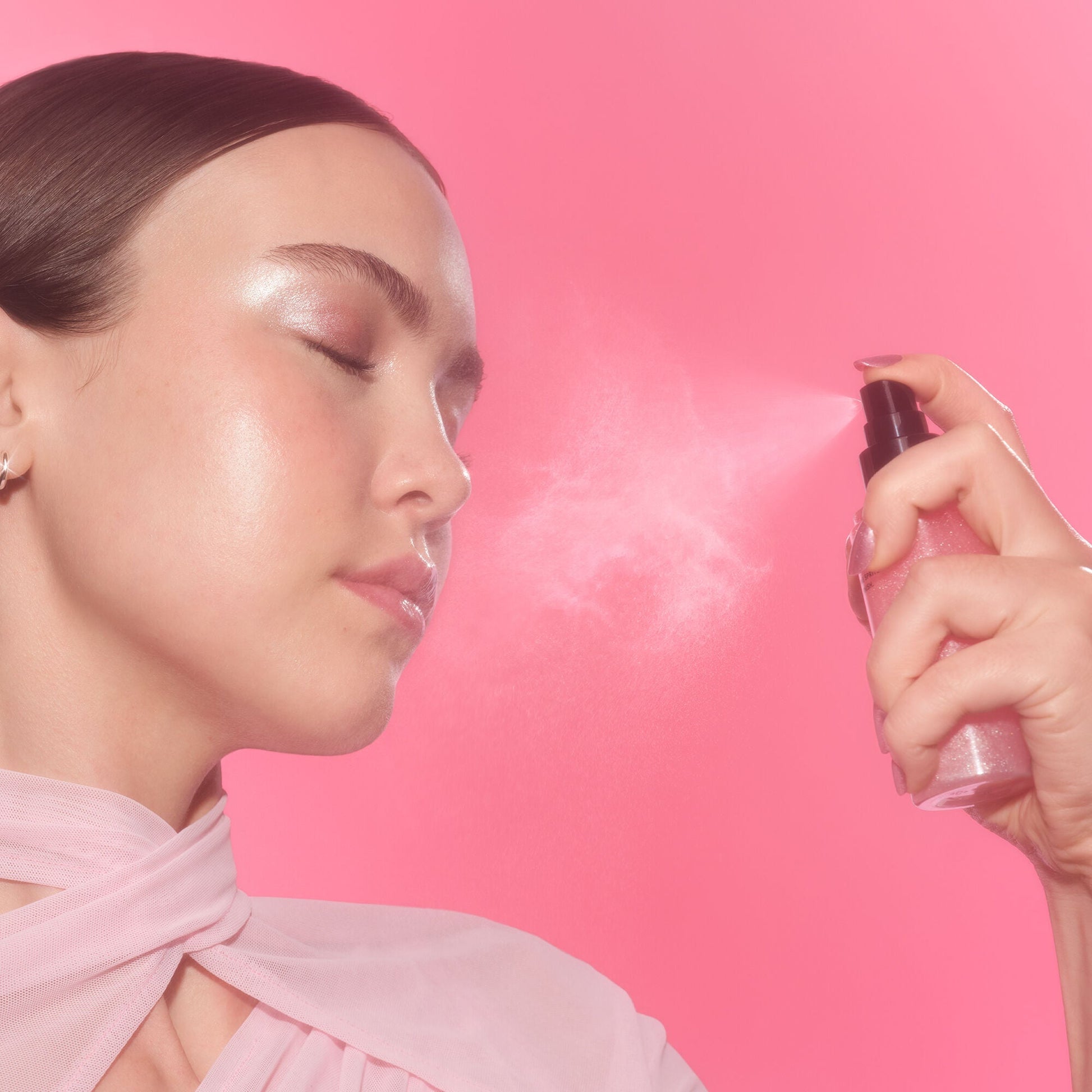 power-grip-rose-setting-spray-k1 102225_Haley_PG_Pink_App_038_v3_RGB_IGF_afa202e0-e395-4ab2-8641-8545bdabb8f6.jpg
