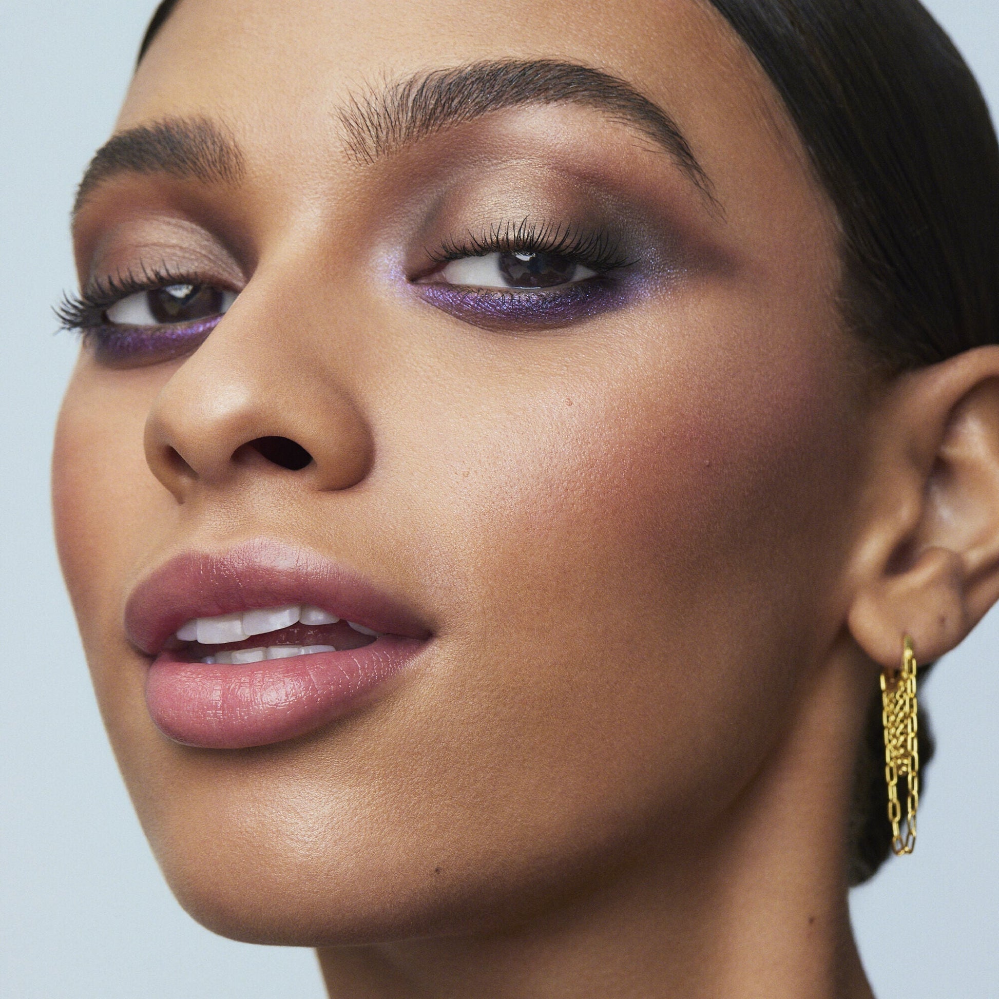 perfect-10-eyeshadow-palette-i9 110722_Adriana_10pcEyeshadow_2060_IGF.jpg