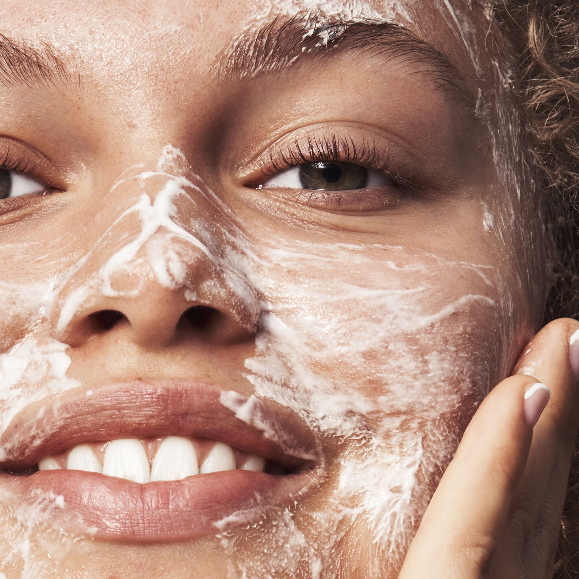 blemish-breakthrough-acne-clarifying-cleanser-v1 121321_Marley-Acne-Regimen_0117_FINAL_IGF.jpg