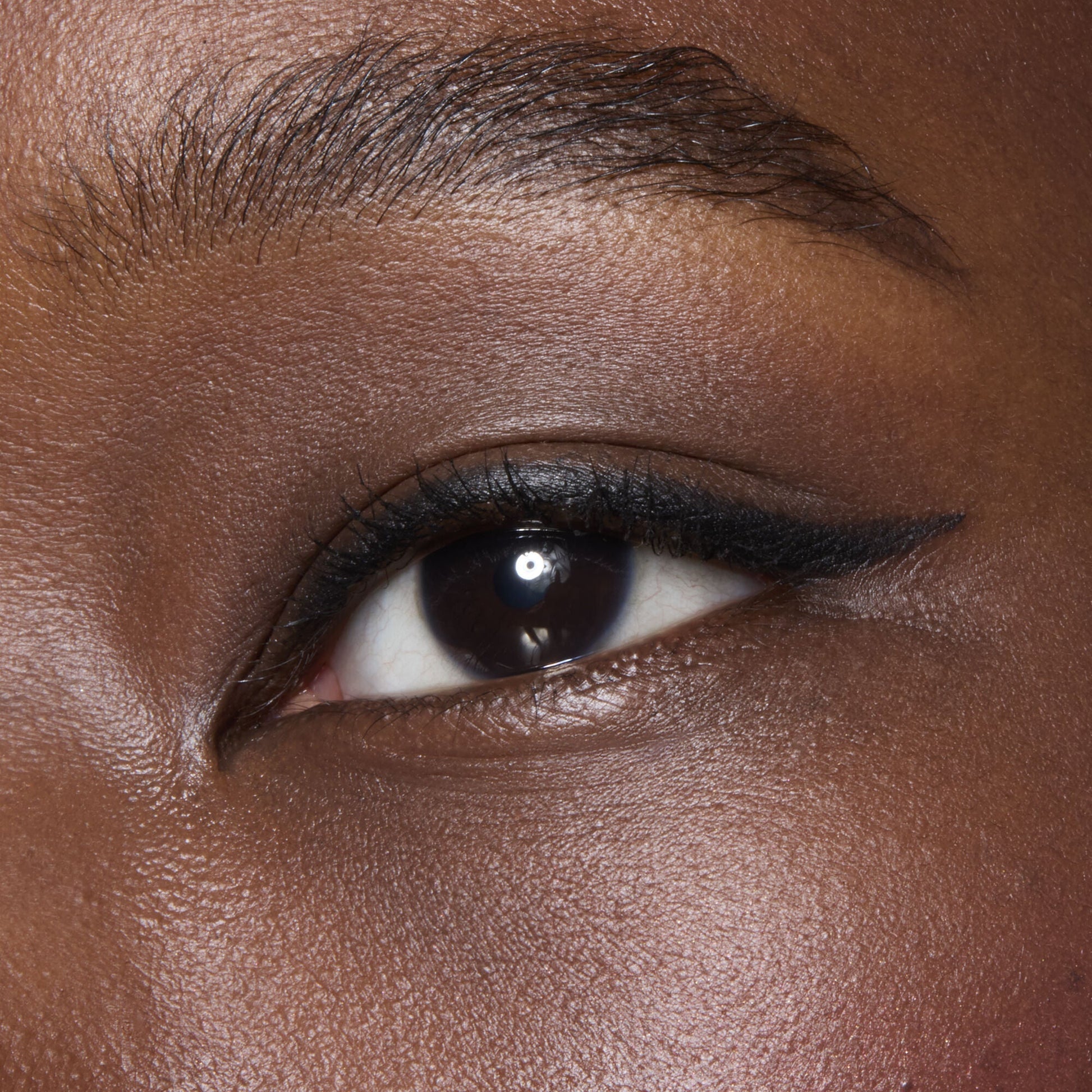 no-budge-retractable-eyeliner-w3 81330_NO_BUDGE_RETRACTABLE_EYELINER_BLACK_BILLIE_0062_V2.jpg