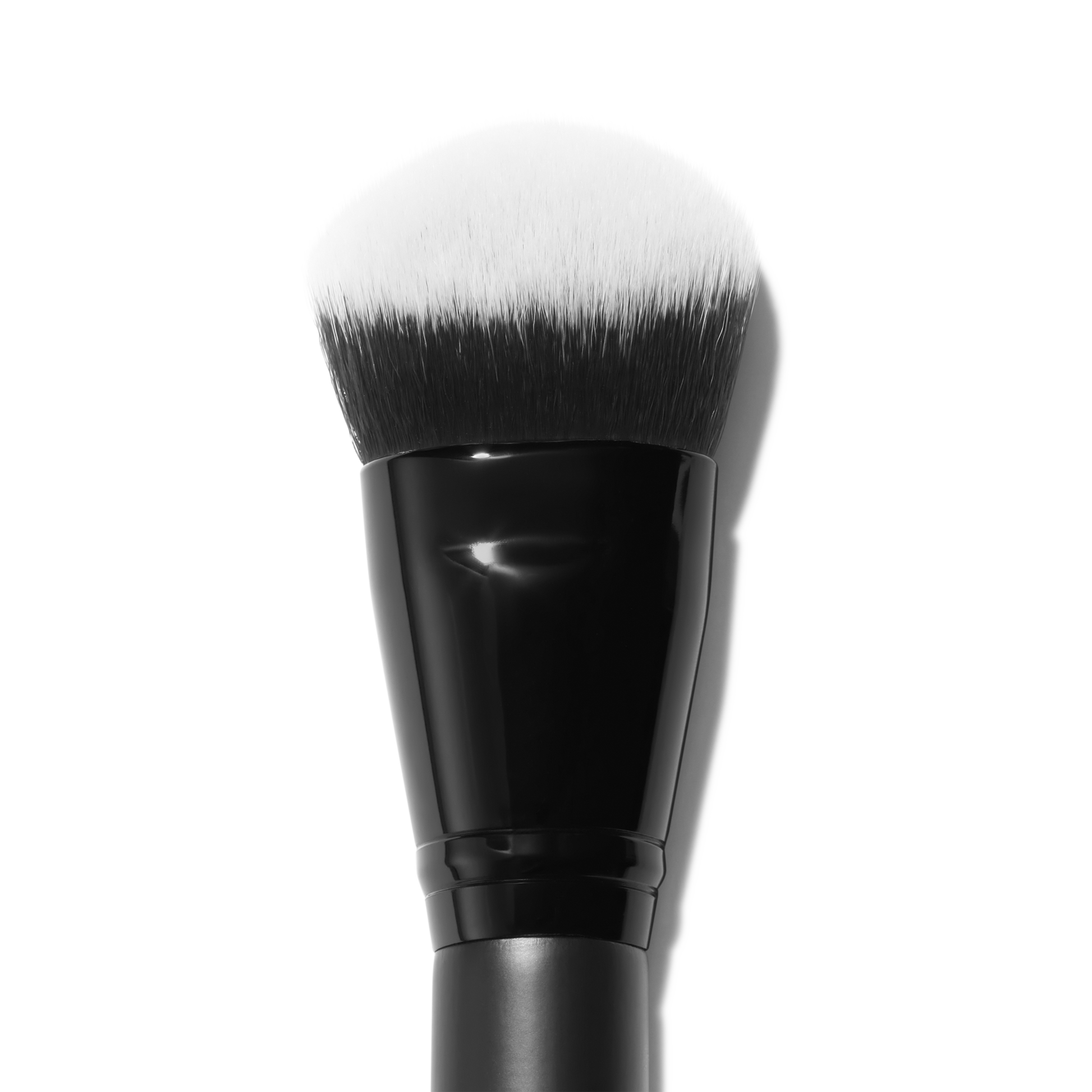 smooth-swipe-foundation-brush-o7 81456_Detail_R.png