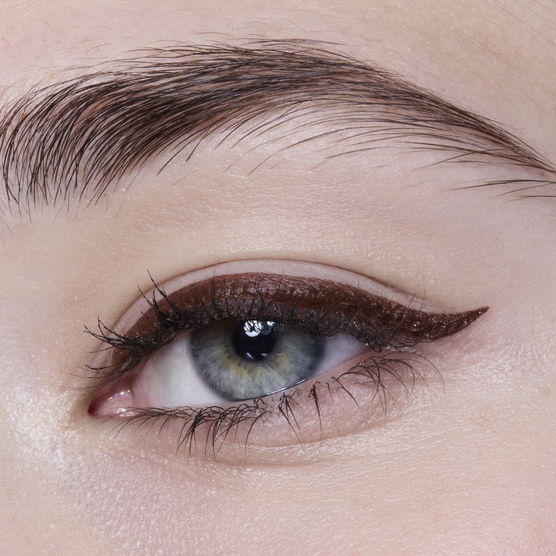 h2o-proof-eyeliner-pen-z3 81606_H20_PROOF_EYELINER_20PEN_CHESTNUT_MOM_BROWN_JORDAN_0029_v3.jpg