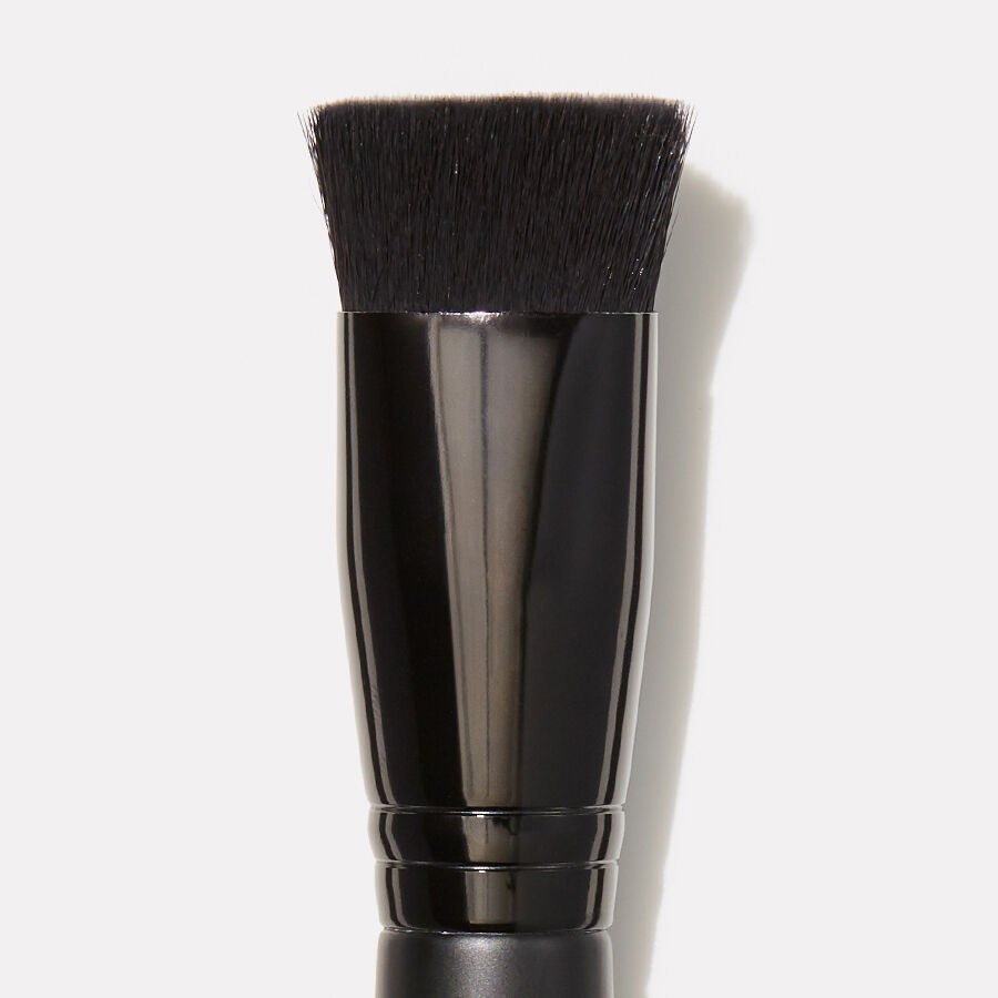 triangular-buffing-foundation-brush-i7 85106_b_TriangularBuffingFoundationBrushwebA.jpg