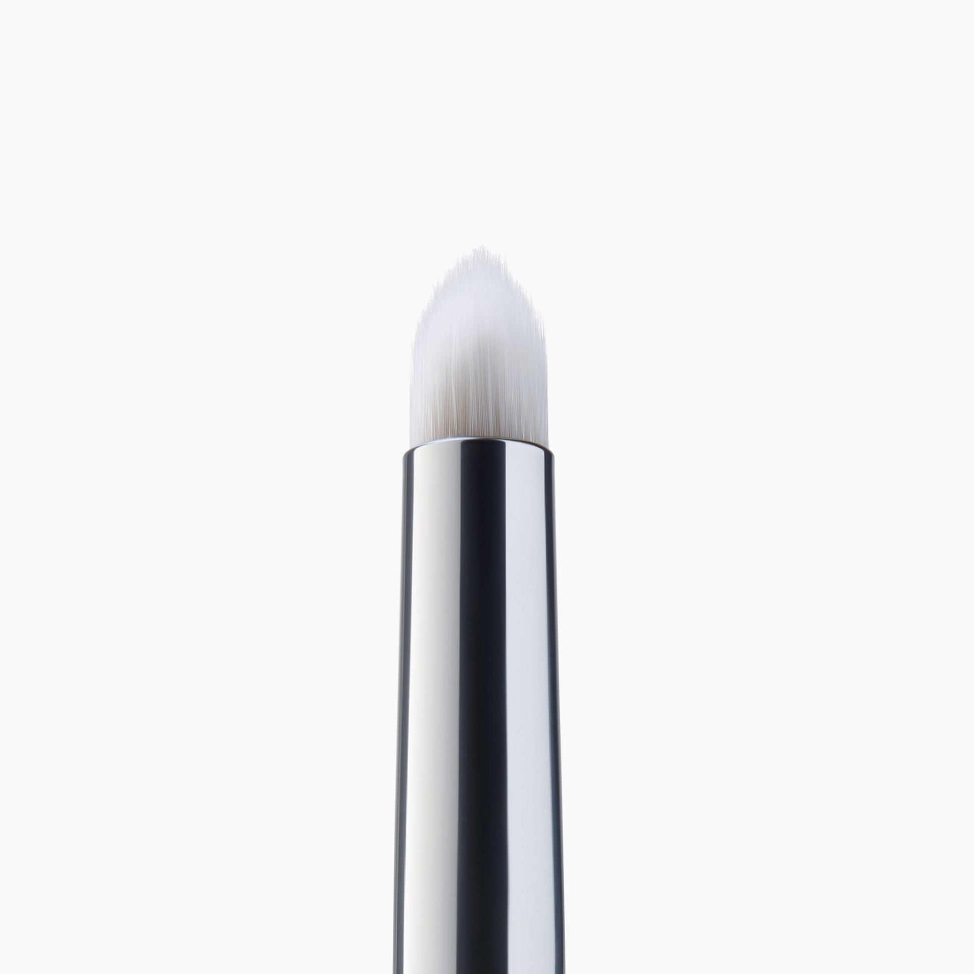 precision-smudge-brush-m7 85311_PrecisionSmudgeBrush_Macro_V2.jpg